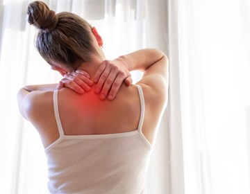 8 estiramientos para tratar el dolor de cuello y aliviar la tensión