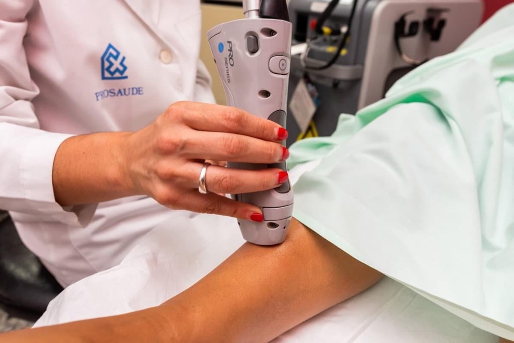 Depilación láser en Cangas: ¡elimina el vello de forma permanente! 