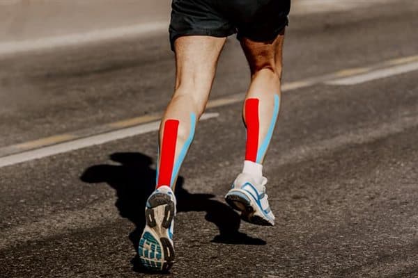 Vendaje de kinesiotaping aplicado en Cangas