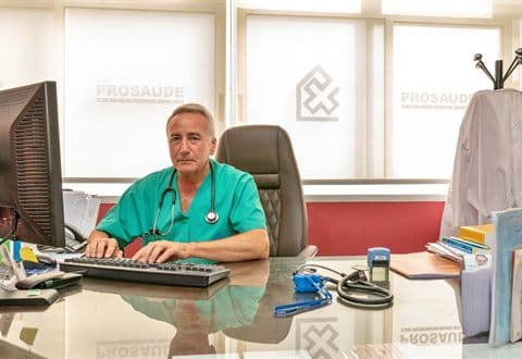 Consulta de medicina general en Cangas