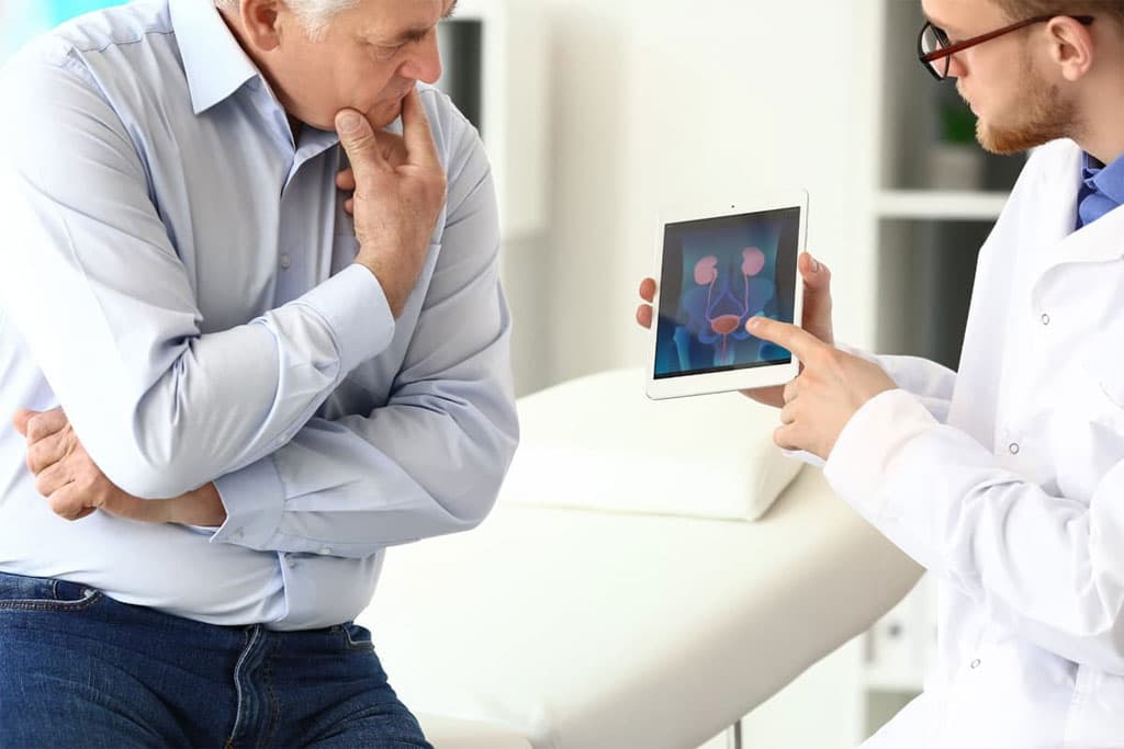 Especialista en urología atendiendo en Cangas